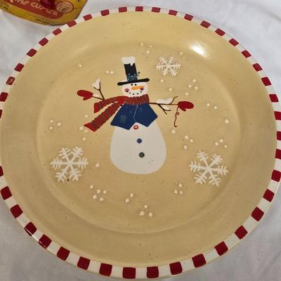 LOT 118G: Yankee Candle Accessories, Starbucks Mug, Hallmark Cookie Jar, and Gingerbread Men