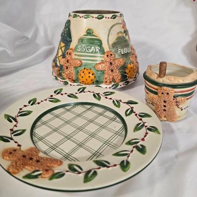 LOT 118G: Yankee Candle Accessories, Starbucks Mug, Hallmark Cookie Jar, and Gingerbread Men