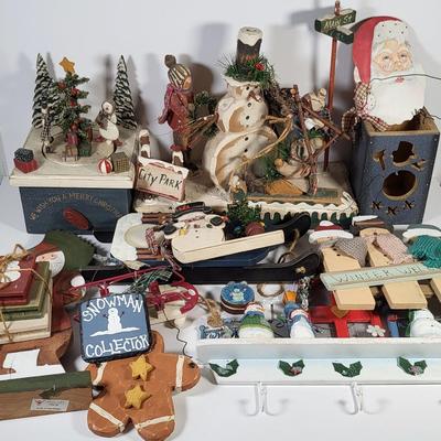 LOT 122G: Various Vintage Christmas Holiday Decorations