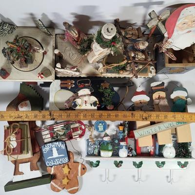 LOT 122G: Various Vintage Christmas Holiday Decorations