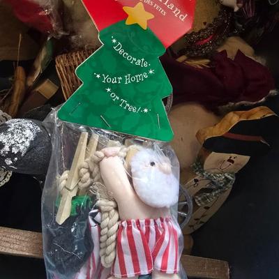 LOT 124G: Large Tote of Angel and Christmas Decor