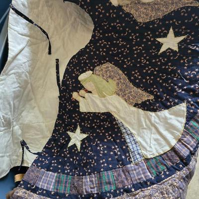 LOT 124G: Large Tote of Angel and Christmas Decor