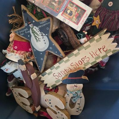 LOT 124G: Large Tote of Angel and Christmas Decor