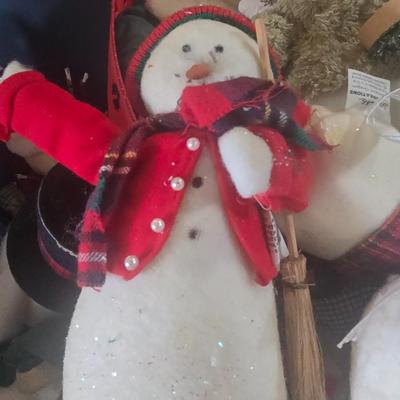 LOT 131G: Large Tote of Snowman Decor