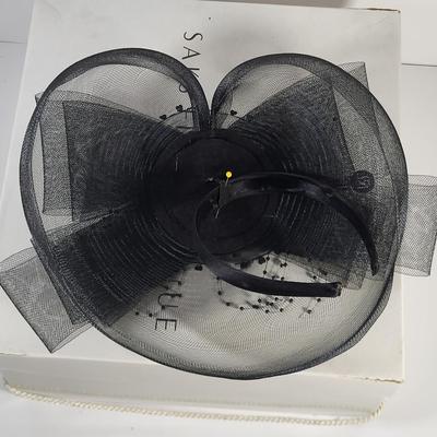 LOT 137G: Three Vintage Women's Hats and Matching Gloves Including Orignal Saks Fifth Avenue