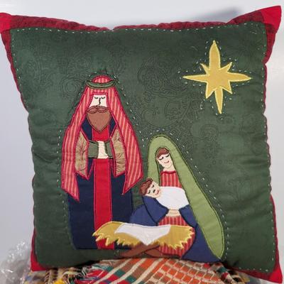 LOT 138G: Vintage Collection of European Holiday Items From Russia, India and More