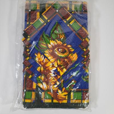 LOT 138G: Vintage Collection of European Holiday Items From Russia, India and More