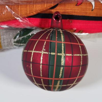 LOT 138G: Vintage Collection of European Holiday Items From Russia, India and More