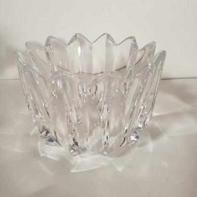 LOT 150D: Swarovski Swan, Orrefors, John Perry Pelican, Art Glass Animals, Dolphin Snowglobe & More