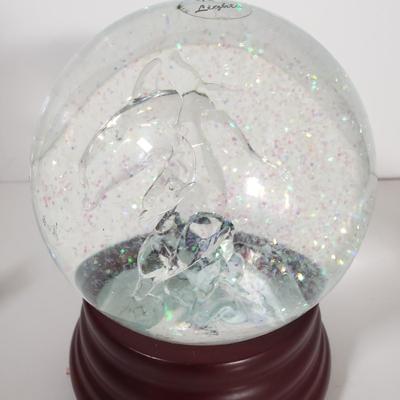 LOT 150D: Swarovski Swan, Orrefors, John Perry Pelican, Art Glass Animals, Dolphin Snowglobe & More