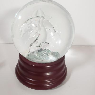 LOT 150D: Swarovski Swan, Orrefors, John Perry Pelican, Art Glass Animals, Dolphin Snowglobe & More