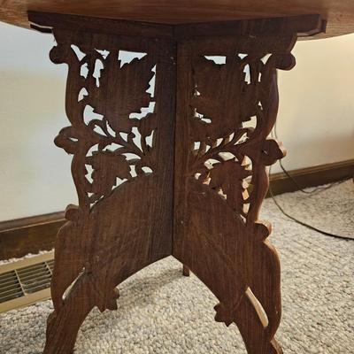 Doorknob Plaque & Carved Wooden Table (GB-JS)