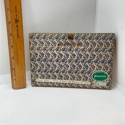 LOT 72: Beautiful Made in Italy Decorative Collection