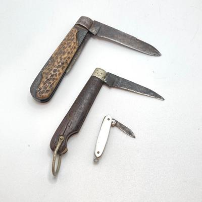 LOT 77: Collection of Vintage Pocket Knives with Sheaths