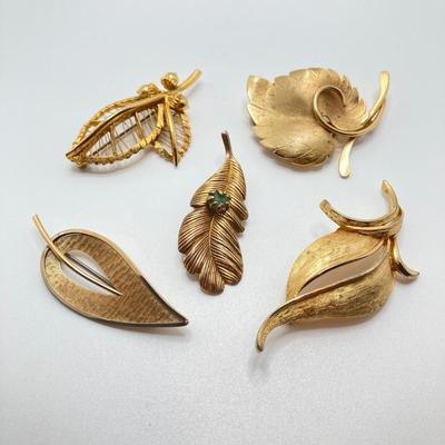 LOT 78: Vintage Gold Tone Brooches / Pins
