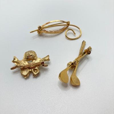 LOT 78: Vintage Gold Tone Brooches / Pins