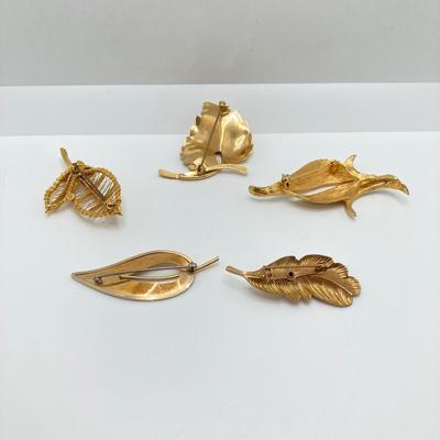 LOT 78: Vintage Gold Tone Brooches / Pins