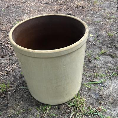 LOT 84: Vintage Robinson Ransbottom 10 Gallon Blue Crown Stoneware Crock USA