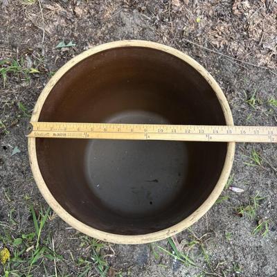 LOT 84: Vintage Robinson Ransbottom 10 Gallon Blue Crown Stoneware Crock USA