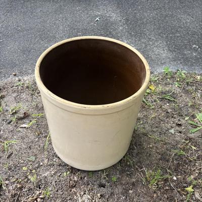 LOT 84: Vintage Robinson Ransbottom 10 Gallon Blue Crown Stoneware Crock USA