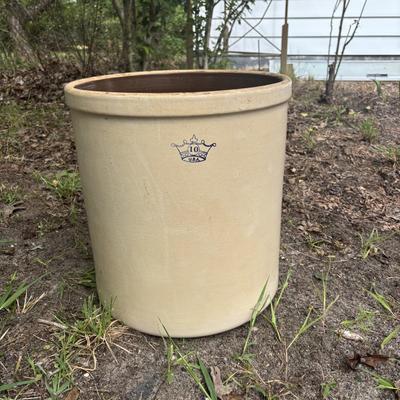 LOT 84: Vintage Robinson Ransbottom 10 Gallon Blue Crown Stoneware Crock USA