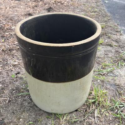 LOT 85: Vintage Two-Tone Robinson Ransbottom 6 Gallon Blue Crown Stoneware Crock USA