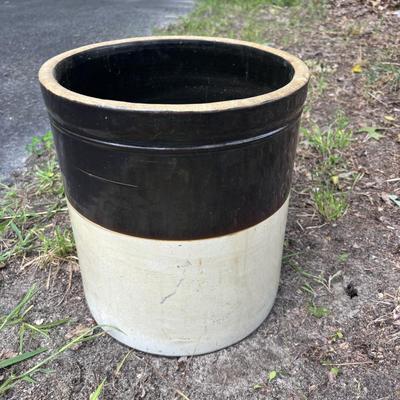 LOT 85: Vintage Two-Tone Robinson Ransbottom 6 Gallon Blue Crown Stoneware Crock USA