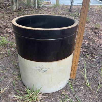 LOT 85: Vintage Two-Tone Robinson Ransbottom 6 Gallon Blue Crown Stoneware Crock USA