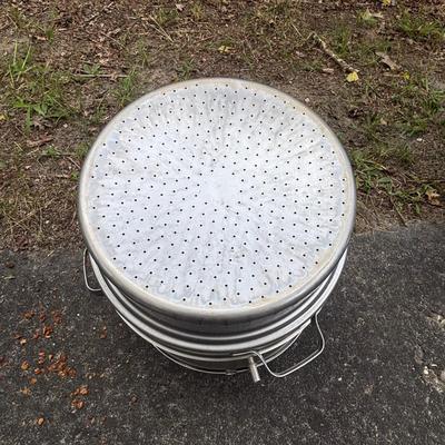 LOT 93: Stainless Steel Cookware Collection: Flatbottom Pan/Wok (2), Juicer Pot Made in Finland, Poacher/Steamer Pots