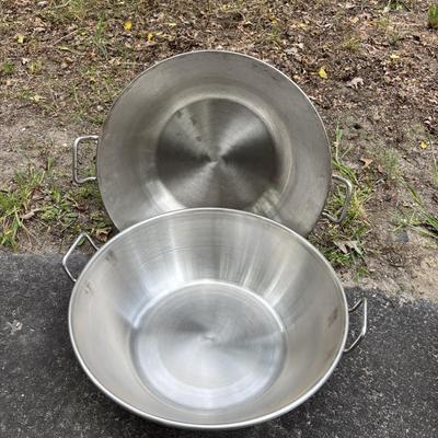 LOT 93: Stainless Steel Cookware Collection: Flatbottom Pan/Wok (2), Juicer Pot Made in Finland, Poacher/Steamer Pots