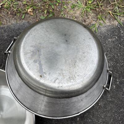 LOT 93: Stainless Steel Cookware Collection: Flatbottom Pan/Wok (2), Juicer Pot Made in Finland, Poacher/Steamer Pots