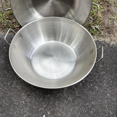 LOT 93: Stainless Steel Cookware Collection: Flatbottom Pan/Wok (2), Juicer Pot Made in Finland, Poacher/Steamer Pots