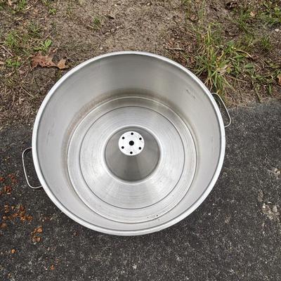 LOT 93: Stainless Steel Cookware Collection: Flatbottom Pan/Wok (2), Juicer Pot Made in Finland, Poacher/Steamer Pots