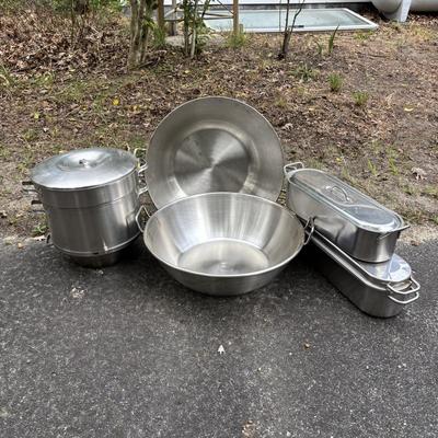 LOT 93: Stainless Steel Cookware Collection: Flatbottom Pan/Wok (2), Juicer Pot Made in Finland, Poacher/Steamer Pots