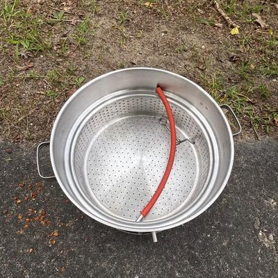 LOT 93: Stainless Steel Cookware Collection: Flatbottom Pan/Wok (2), Juicer Pot Made in Finland, Poacher/Steamer Pots
