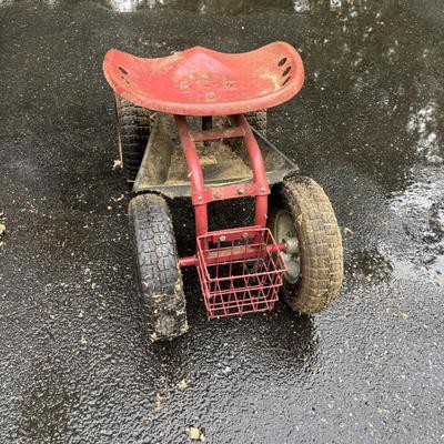 LOT 105: Rolling Seat w/ Tool Tray