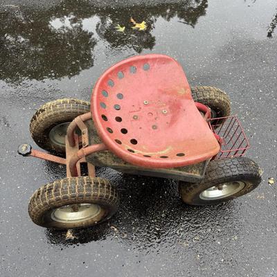 LOT 105: Rolling Seat w/ Tool Tray