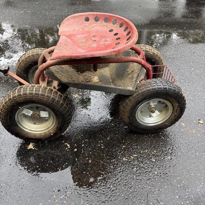 LOT 105: Rolling Seat w/ Tool Tray