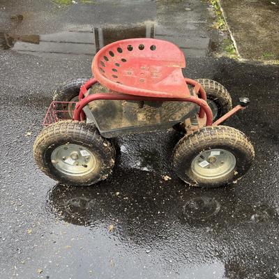 LOT 105: Rolling Seat w/ Tool Tray