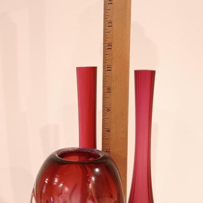 LOT 112: Vintage Chribska-Style Art Glass Vase with Ruby Red Art Glass Bud Vases