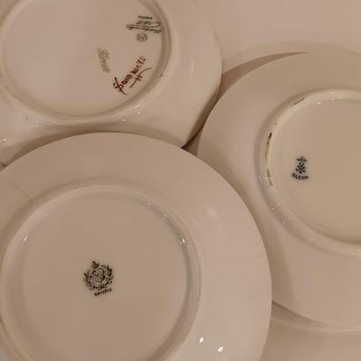 LOT 118: Signed Orrefors Etched Lute Vase, Coalport Bone China Flowers & Collection of Antique China