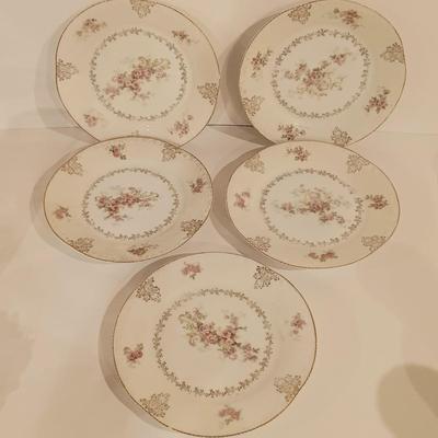 LOT 118: Signed Orrefors Etched Lute Vase, Coalport Bone China Flowers & Collection of Antique China