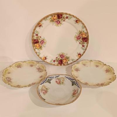 LOT 118: Signed Orrefors Etched Lute Vase, Coalport Bone China Flowers & Collection of Antique China