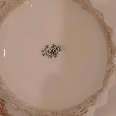 LOT 118: Signed Orrefors Etched Lute Vase, Coalport Bone China Flowers & Collection of Antique China