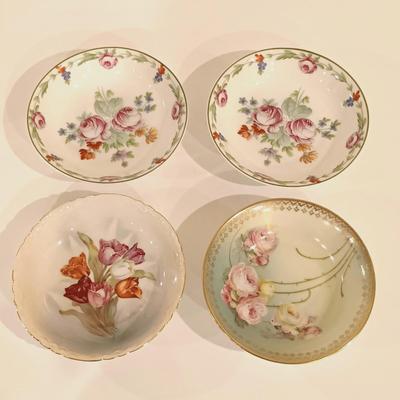 LOT 118: Signed Orrefors Etched Lute Vase, Coalport Bone China Flowers & Collection of Antique China