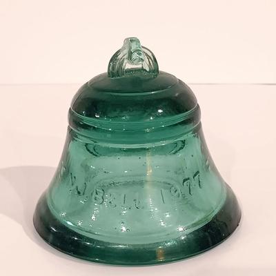 LOT 121: Blown Glass Swan, Murano-Style Trifold Bowl, Frosted Green Glass Triangle Powder Box & More