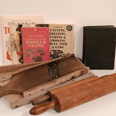 LOT 126: Vintage Kitchen Collection