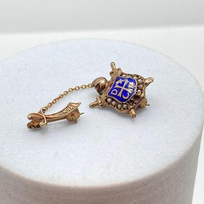 LOT 142: Vintage Gold Pins (Free Mason Presidential Crown and Demolay Masonic Pin with Pearls)- 10KT, 2.0 gtw