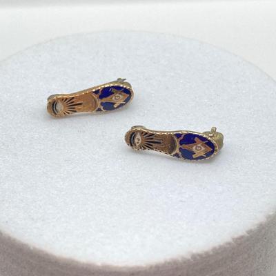 LOT 143: Gold and Enamel Blue Slipper Masonic Lapel Pins - 14KT, 1.40 gtw