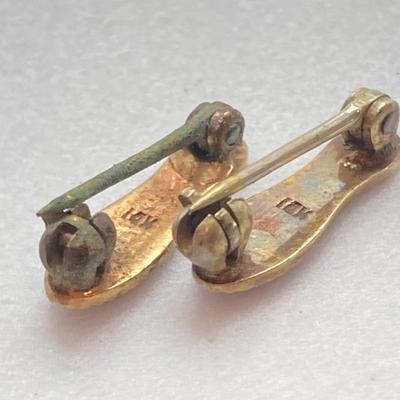 LOT 143: Gold and Enamel Blue Slipper Masonic Lapel Pins - 14KT, 1.40 gtw